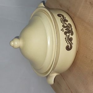 Pfaltzgraff “Village” Round Covered Deep Dish no no cracks or chips